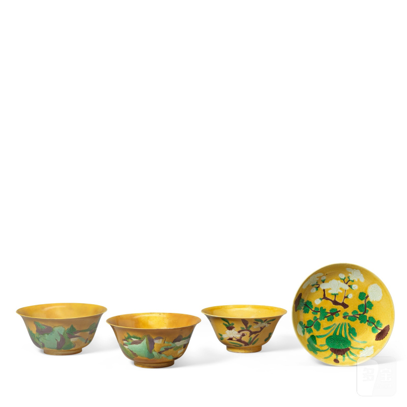 清康熙 黃地素三彩盤一件及盌三件 | A YELLOW, GREEN AND AUBERGINE-GLAZED DISH AND TWO YELLOW GROUND, GREEN AND AUBERGINE-GLAZED VESSELS - 图3